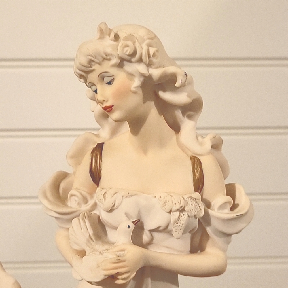 1992 Armani LADY WITH DOVES AND 🌹 ROSES Figurine Members Collection